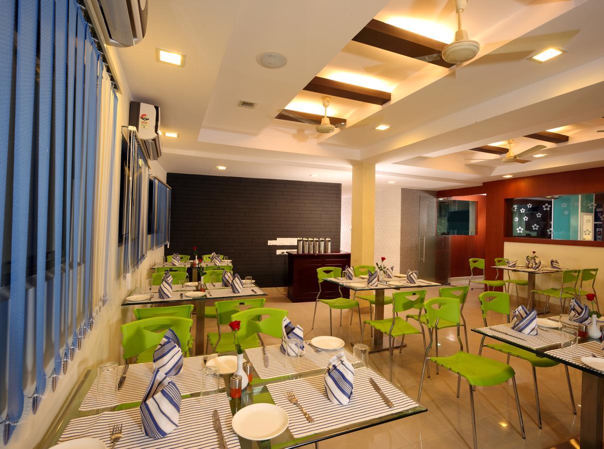 Hotel Green Dreams Kochi Extérieur photo